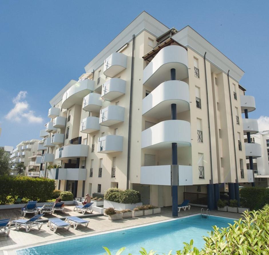 Green Holiday Wohnung Mit Schwimmbad Bibione Exterior photo
